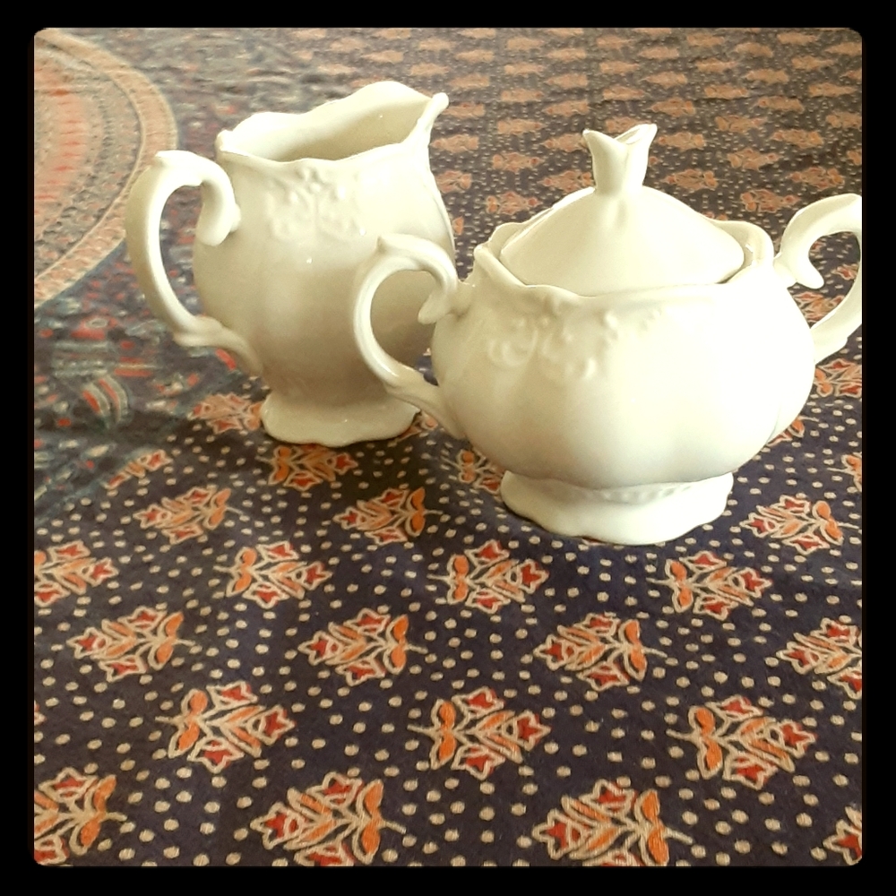 Grace’s Teaware Creamer and Lidded Sugar bowl set